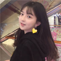 人如天上明月，是不可拥有。 有些人想见，坐飞机就