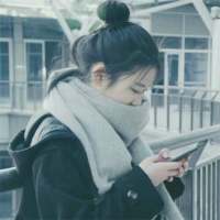 “总有个人会爱你不大的眼睛 不高的鼻梁 ... 无论你多么坚强我永远