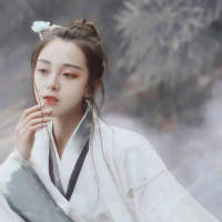 即便绕过千山渡过万水踏遍枯枝也难寻一... 冗长的黑暗中，你是我