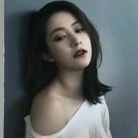 女头 美美哒 我以为我一直笑就不会