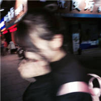 ； 转身，泪早已倾城。
