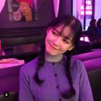 女头 路边的野花迩踩不起