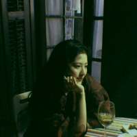 我有香烟和美酒你跟不