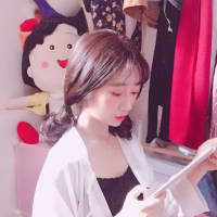 总有人 透过八倍镜 对你一见钟情 凤凰花花语：思念，离