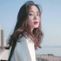 感情真是个霸道的东西 不问先后 不问缘由 总会有些黑与白的东西