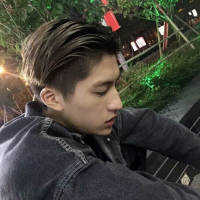 林北酱. 我每天都把鞋带系的紧