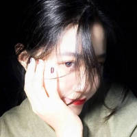 感情真是个霸道的东西 不问先后 不问缘由 总会有些黑与白的东西