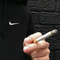 每个人都有自己的性格与爱好 不喜欢就远离 ... 真的成熟的人抓一把盐