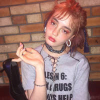 越长大越不敢依赖别人，因为人心易变，自己... 想把你抓紧三年五年七