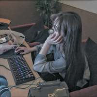 囍 我笑的多狼狈多心碎也