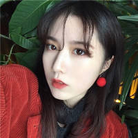人如天上明月，是不可拥有。 有些人想见，坐飞机就