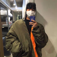 男生头像。  你身边太挤了 恰好我又是一个...