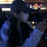 除了相爱爱与被爱都是伤害 笑一笑，继续抱着你。