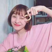 "这世界上最好的爱情 并不是才子配佳... 我傻傻得等你回我信息