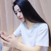 远远近近的楼窗里，灯