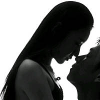 我也不知道为什么心情不好就喜欢关上灯躲厕... 你总是逗她笑，她却喜