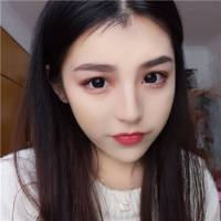人如天上明月，是不可拥有。 有些人想见，坐飞机就