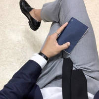 人常常都是这么误会自己的 以为自己恋旧 以... 天空湛蓝得就像我当初
