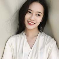 现在的女孩子都是 亲人面前小清新 外人面... 终于放过你也放过自己