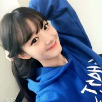 安琪拉以前有一只小熊跟着她 她总是说 你看... 爱你这件事就深藏在心