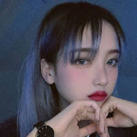 她的蓝发