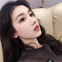 人如天上明月，是不可拥有。 有些人想见，坐飞机就