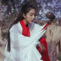即便绕过千山渡过万水踏遍枯枝也难寻一... 冗长的黑暗中，你是我