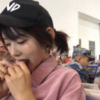 《神的双手·女图》 仔细记录着阳光和影子