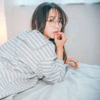 你努力合群的样子 真的特别孤独 I miss you