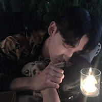 林北酱. 我每天都把鞋带系的紧