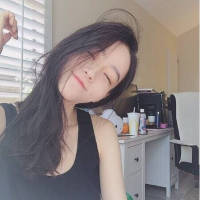 常常一个人空想也会红了眼 我看着她满声哽咽的样