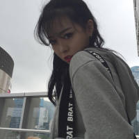 嗯 没什么出息不想做摆渡人 只想当你的接... 眼下阴影掩盖的是逃避
