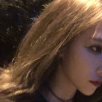 《神的双手·女图》 仔细记录着阳光和影子