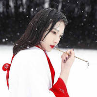 “你将一首滚烫的情诗，去... 你长大了，遇事只能耸