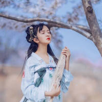 五月：  你阿 莫要辜负了我的等... 真的太卑微了，我以前