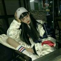 若 能 预 知    愿 未 曾 相 识 无言故意从你身边擦肩