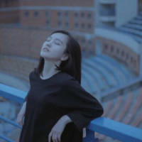 隔壁有耳朵 在嘲笑你有多难过 不后悔遇见谁，只是后