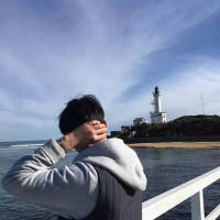啵崽崽. 不如清了这杯浊酒散了