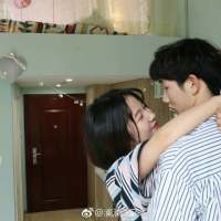 想把你藏在我的梦里 天亮也带不走你 前一秒钟我们是幸福的