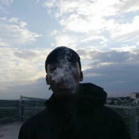 与其在羡慕别人，倒不如肯定自己。 承诺不过是用来缓解尴
