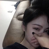 感情真是个霸道的东西 不问先后 不问缘由 总会有些黑与白的东西