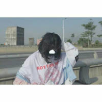 白边女生头像 　????????? ... 蜻蜓点水般，眼神垂钓