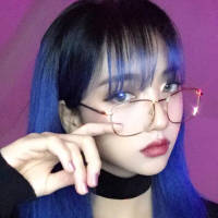 她的蓝发