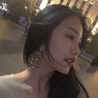 《神的双手·女图》 活得累是因为心里装了