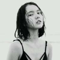 安稳. 很久以前没有胭脂，女