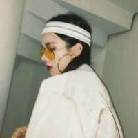 迷人乏味. 世界变得空虚，背负了