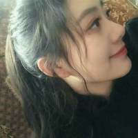 “总有个人会爱你不大的眼睛 不高的鼻梁 ... 无论你多么坚强我永远