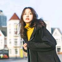 笑意正浓 窗外的雨一直下，是“