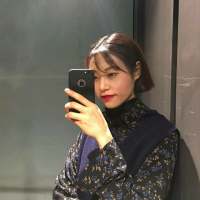 短发女头 天空下起了大雨，淋湿