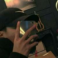 逢人只说三分话，不可全抛一片心 我没有抗拒吹来的风
